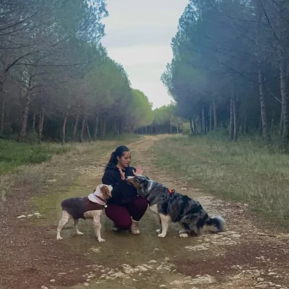 Fondatrice AMUNI petsitting Montpellier avec ses chiens